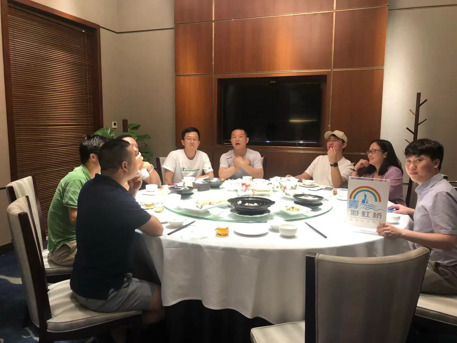 桥友荣耀 | 千岸科技登陆北交所:桥友何定的「北交所跨境电商第一股」